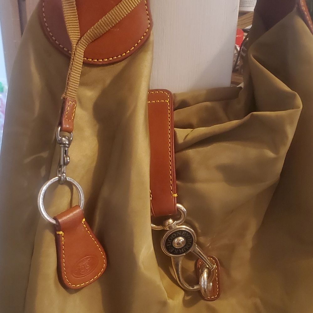 Beige / olive Dooney & Burke Purse - Picture 6 of 6